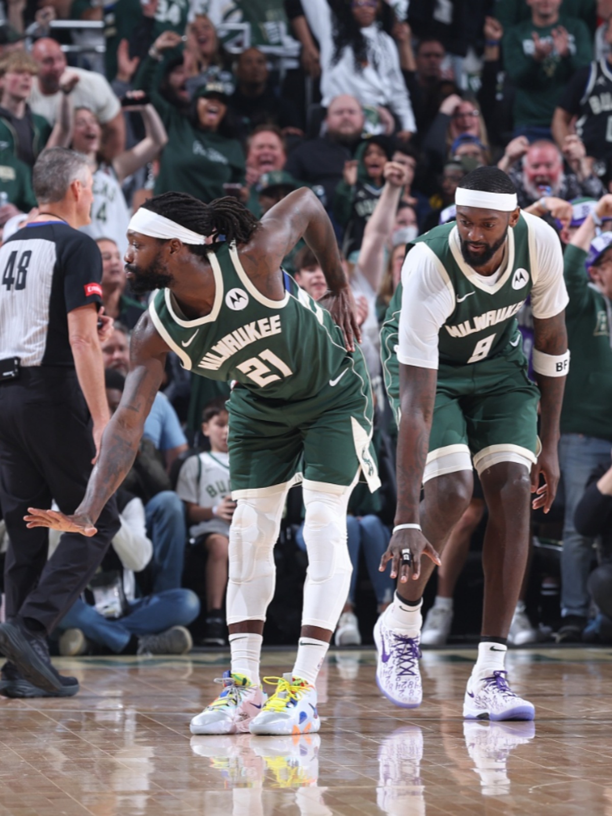 pm体育官网包含密尔沃基雄鹿训练开放日，冲刺阶段豪取连胜引欢呼，NBA季后赛在即，身体对抗强度拉满的词条