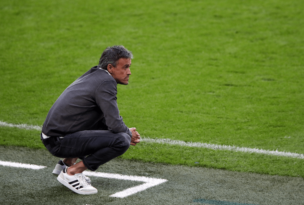 重磅！西汉姆今晚遗憾出局窗口期里昂调整名单以备亚冠，浓眉哥在热火比赛中爆冷(穆里尼奥加盟西汉姆联)